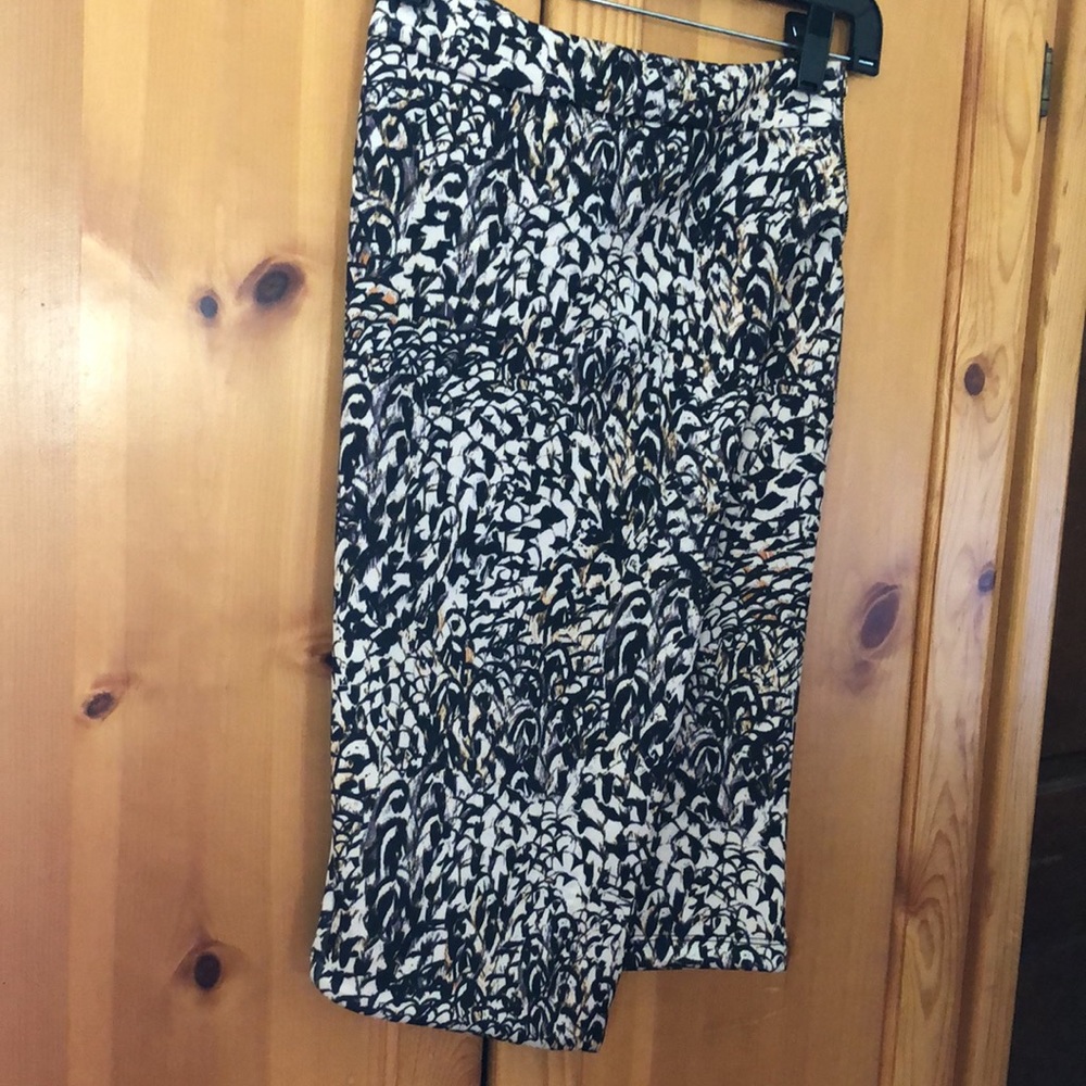 Print Pattern Asymmetrical Panel Straight Skirt w/Side Gold Zipper Closing. - Picture 3 of 10